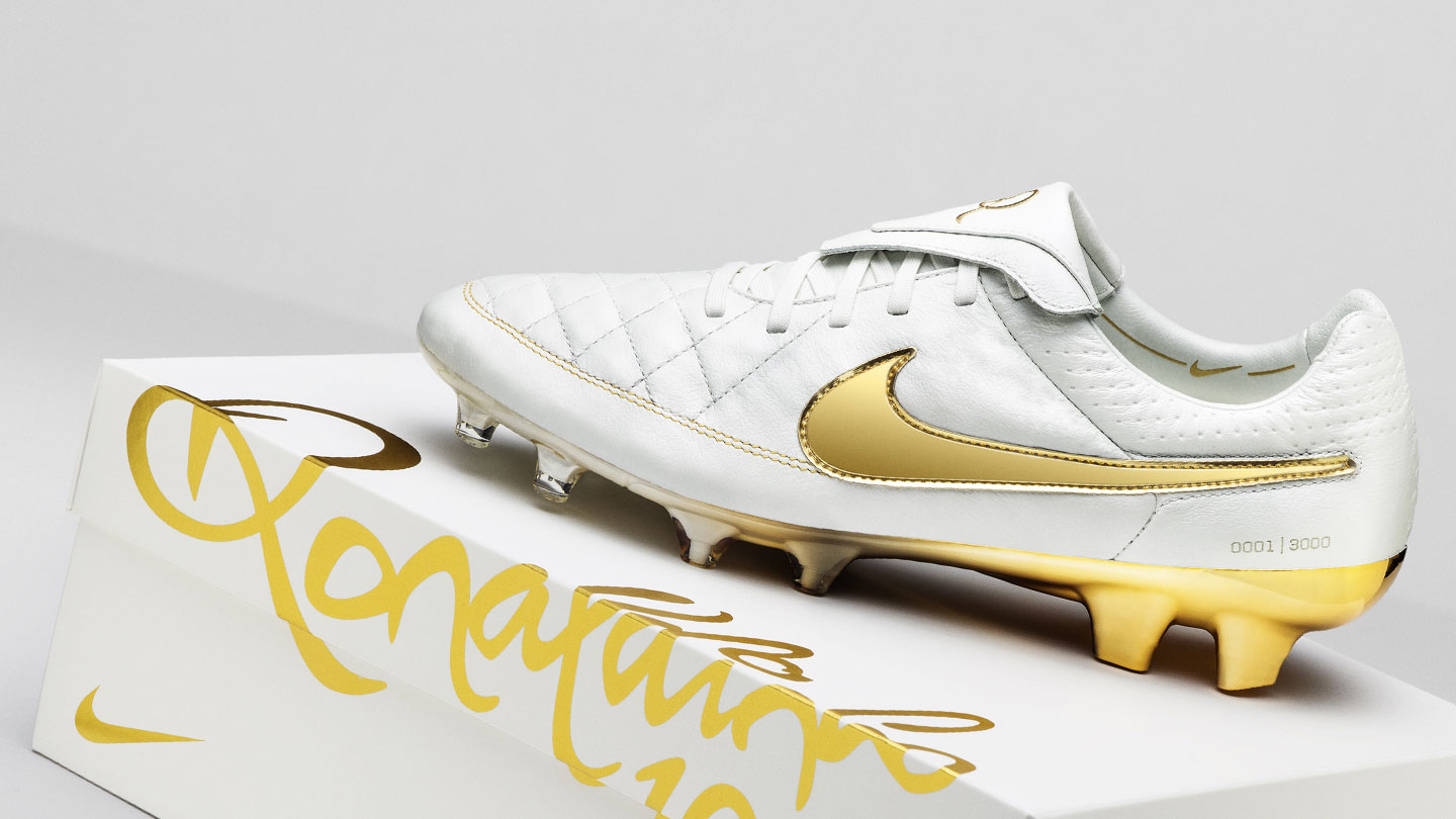 all gold nike football cleats